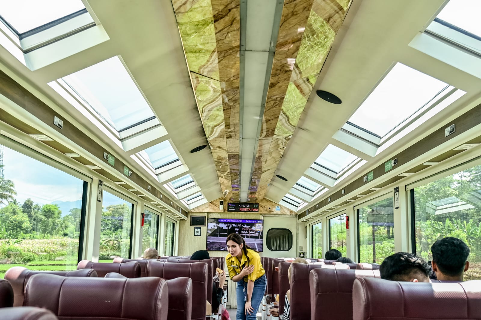 Kereta Panoramic: Perjalanan Berkelas dengan Panorama Jalur Selatan ...